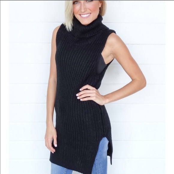 ontwelfth Tops - Sleeveless Turtleneck High Low Ribbed Tunic Top
